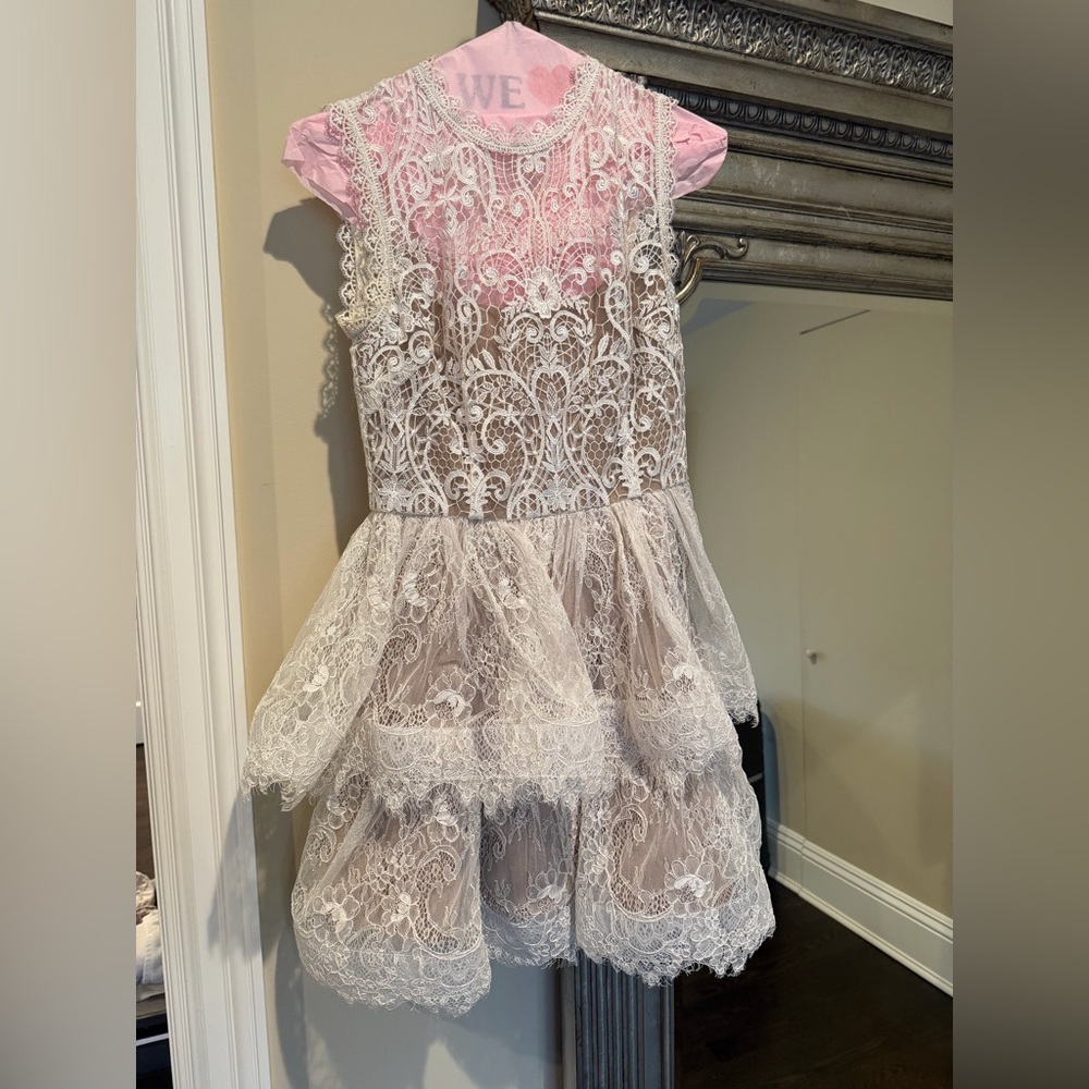 Bronx & Banco White Lace Tiered Party Dress